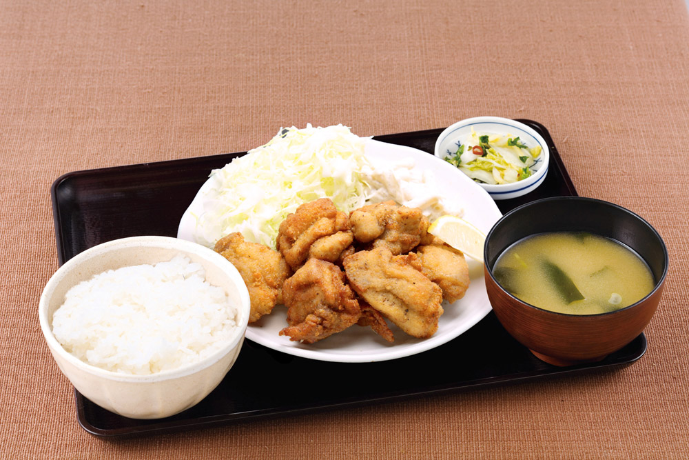 ランチメニュー 鶏の唐揚げ定食 紅とん公式サイト